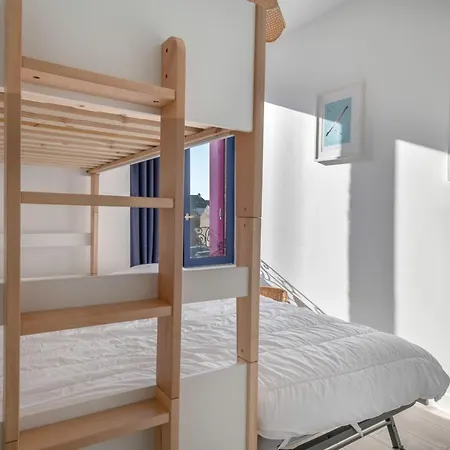 800m De La - 3 Adultes Et 1 Enfant