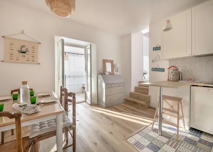 800m De La - 3 Adultes Et 1 Enfant Appartement *