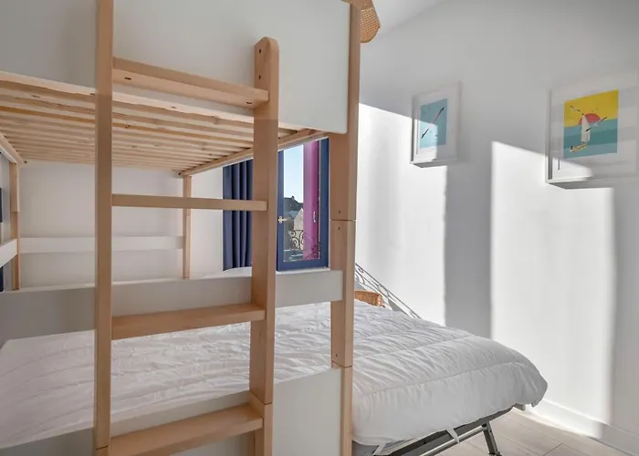 800m De La - 3 Adultes Et 1 Enfant